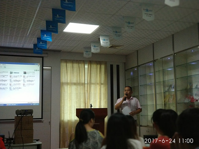 裕滿環(huán)保清洗劑總經(jīng)理